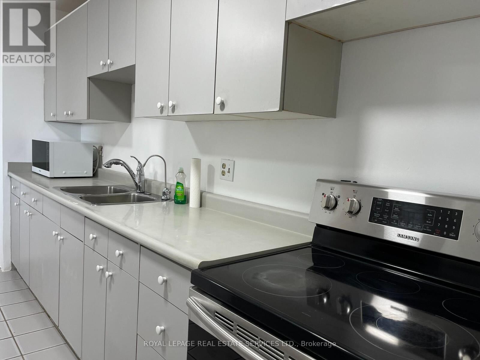 Property Photo: 362 The East Mall 1801 ON M9B 6C4