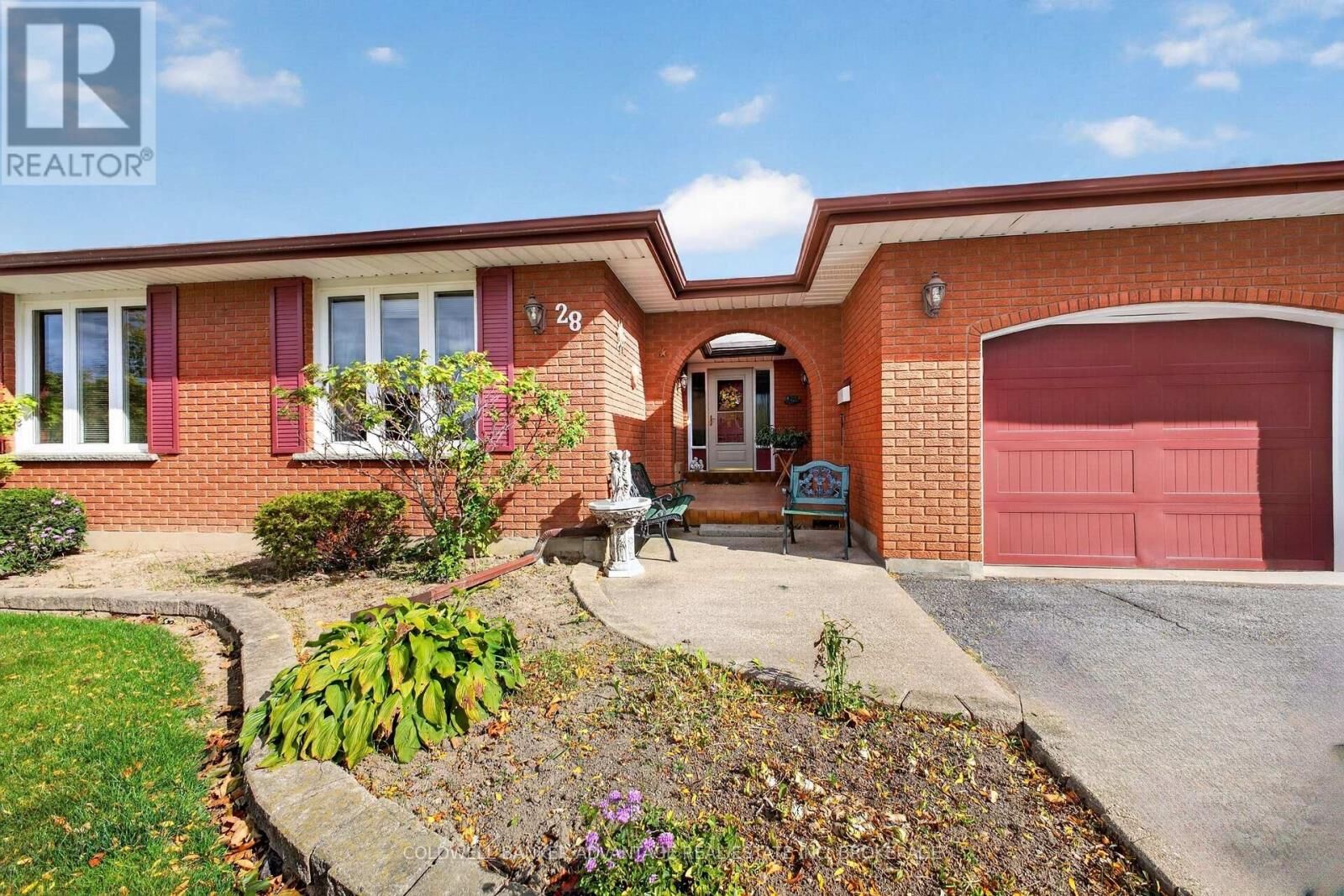 Property Photo:  28 Glenpark Court  ON L3C 6J9 