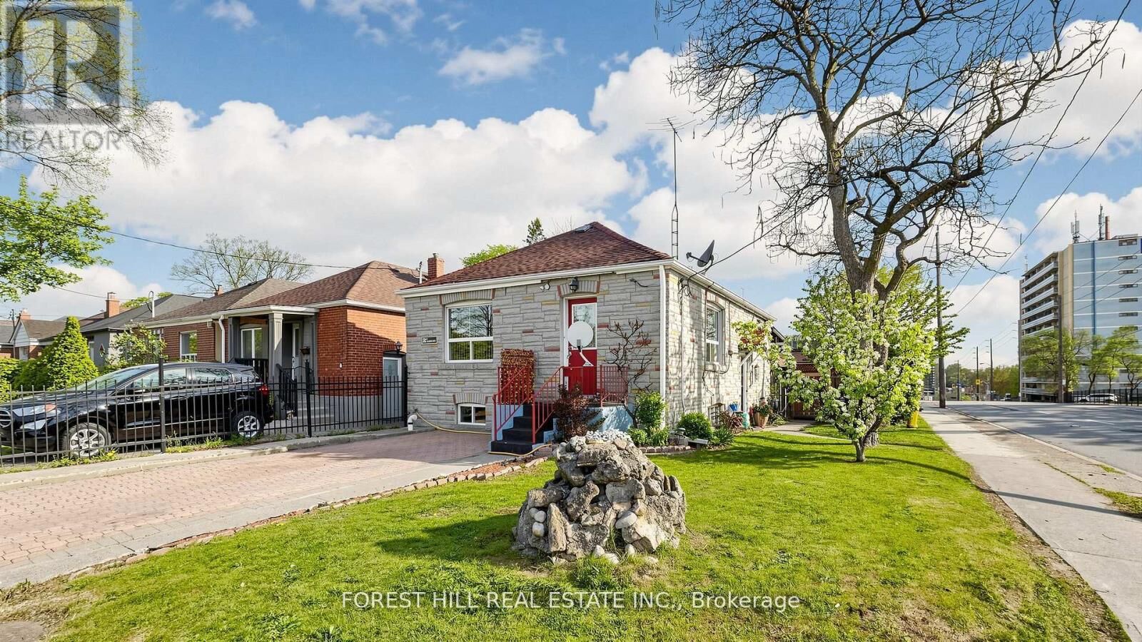 Property Photo:  2 Ellins Avenue  ON M6N 2A1 