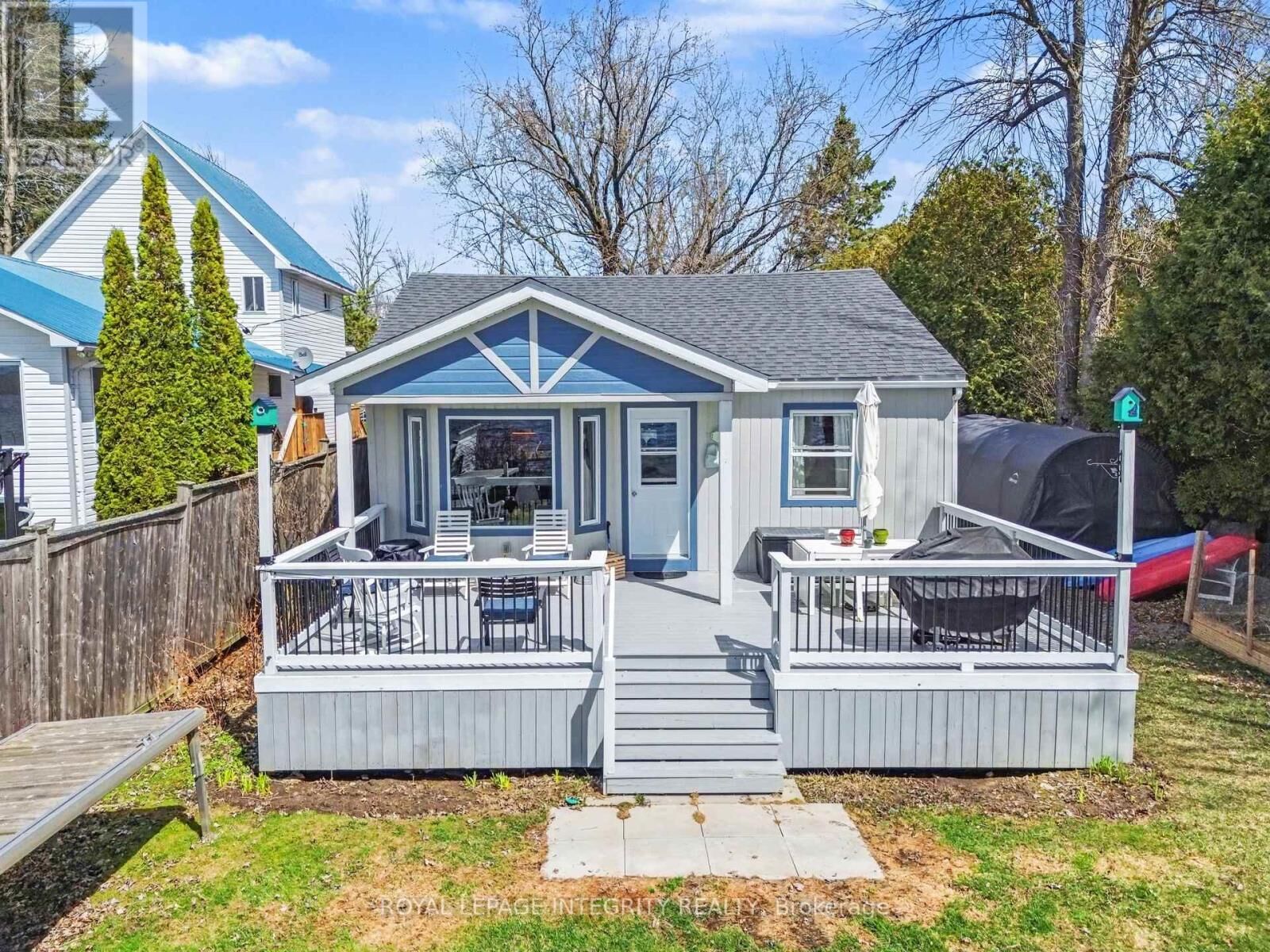 Property Photo:  109 Rideau Street South  ON K7H 3C7 