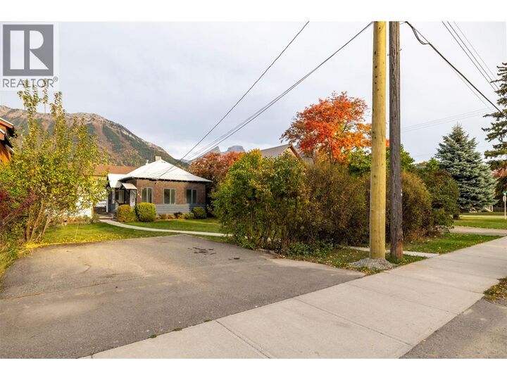Property Photo:  761 4th Avenue  BC V0B 1M0 