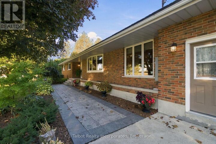Property Photo:  33696 Black's Point Road  ON N7A 3X8 