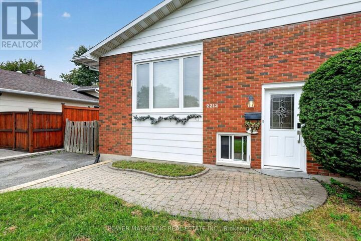 Property Photo:  2213 Fillmore Crescent  ON K1J 6A1 