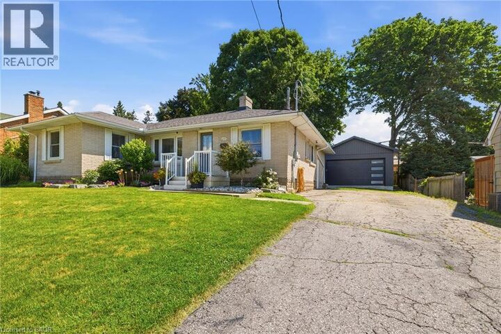 Property Photo:  402 Wellington Street North  ON N4S 6S7 