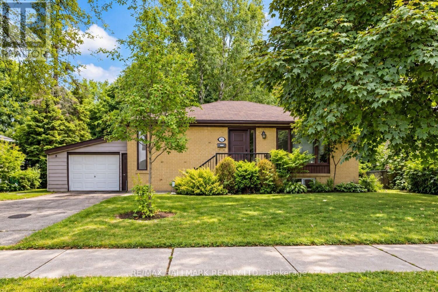 Property Photo:  102 Murray Drive Bsmt  ON L4G 2C5 