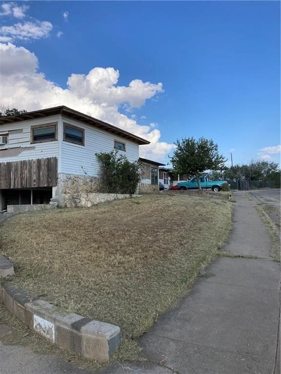 Property Photo:  607 Caylor  TX 79720 