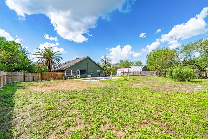 Property Photo:  1220 W Johnston Avenue  TX 78363 