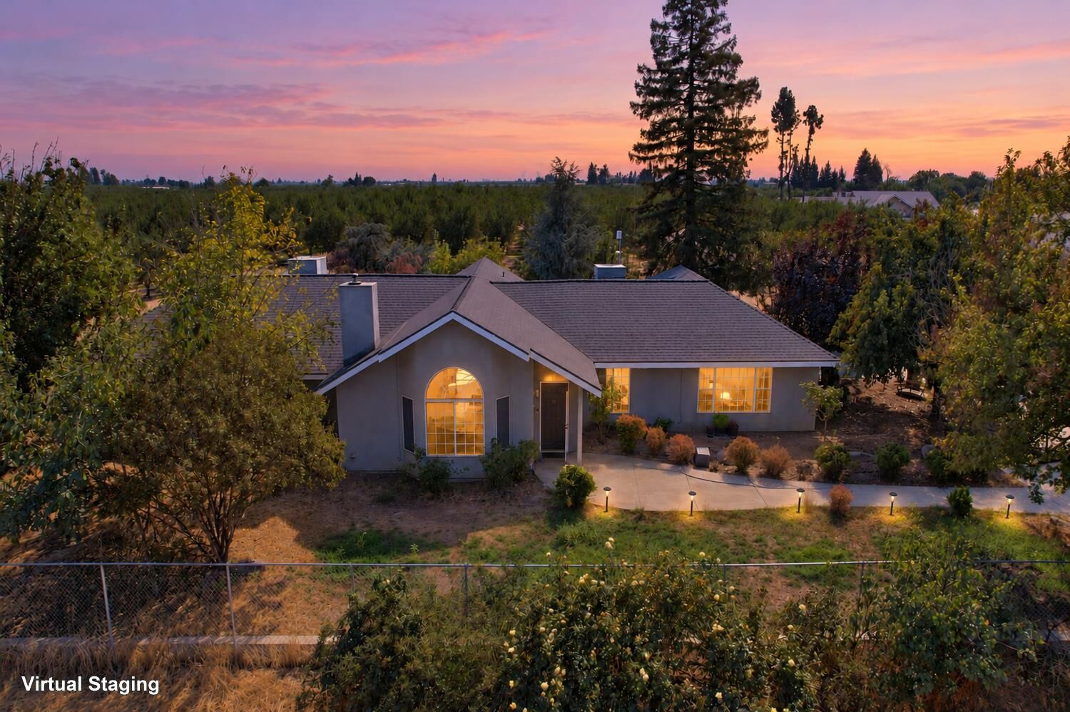 Property Photo: 897 W Lincoln Avenue CA 93706