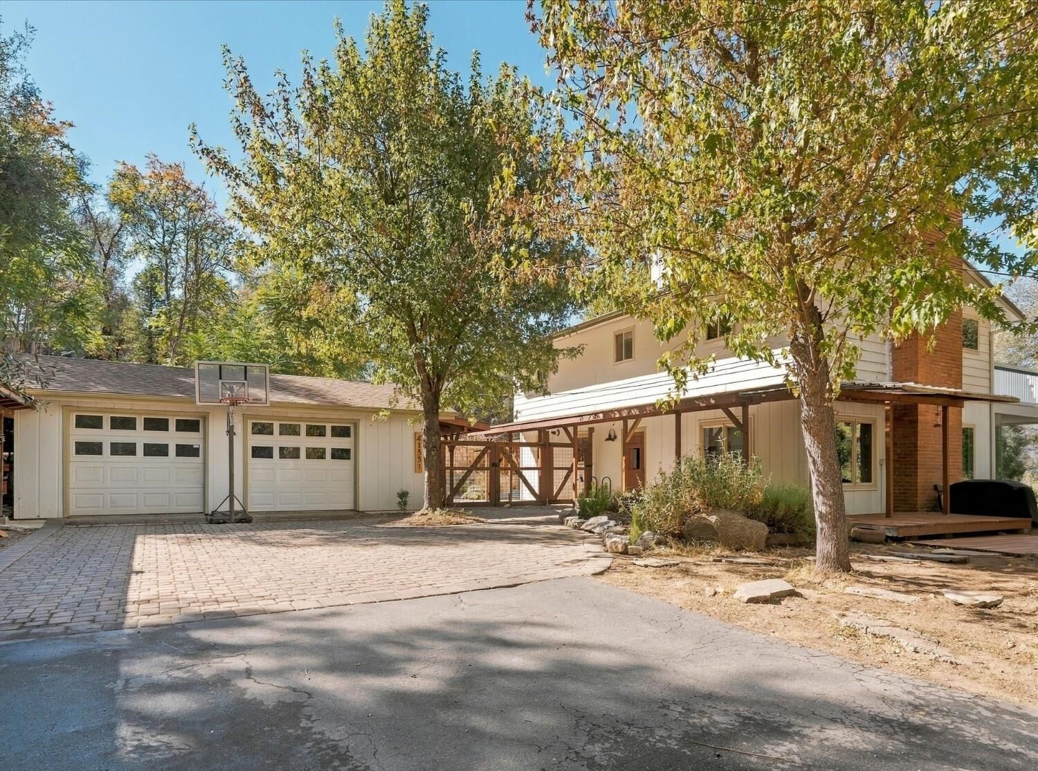 Property Photo:  41331 Pamela Place  CA 93644 