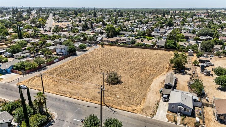 Property Photo:  2595 Pine Street  CA 93662 