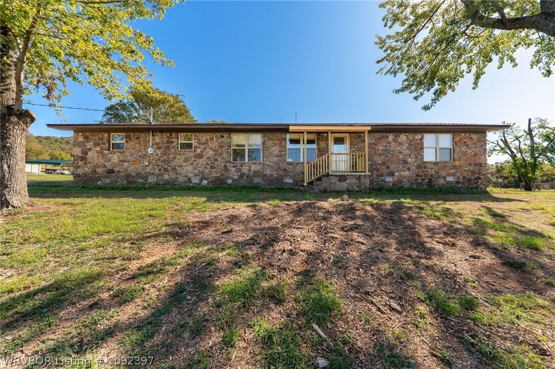 Property Photo:  724 Sycamore Street  AR 72946 