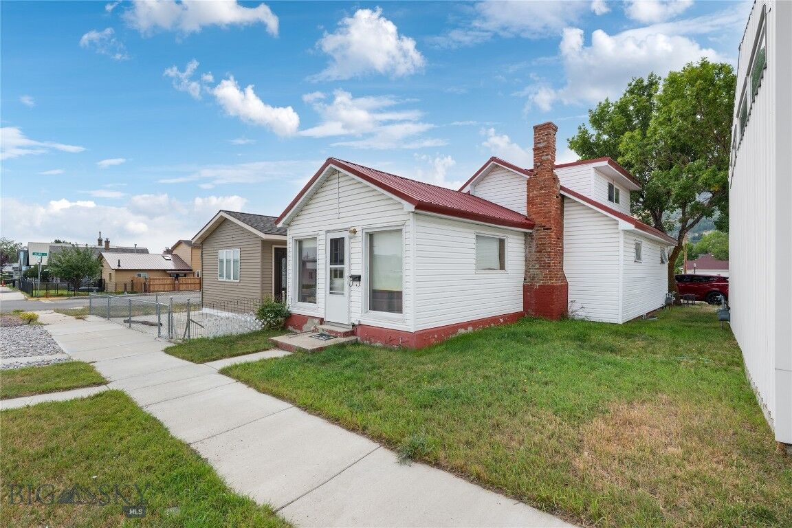 Property Photo:  