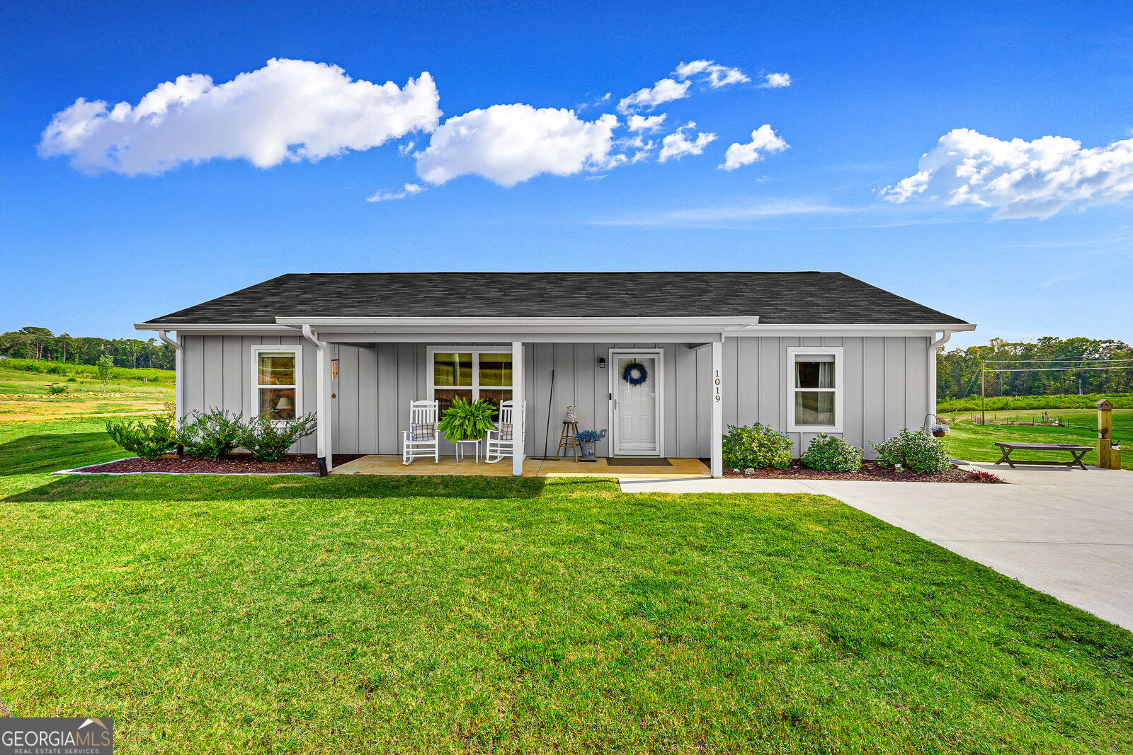 Property Photo:  1019 W Hendricks St  GA 30624 