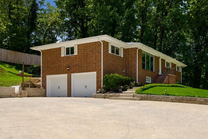 Property Photo: 610 W Shadowlawn Drive TN 37404