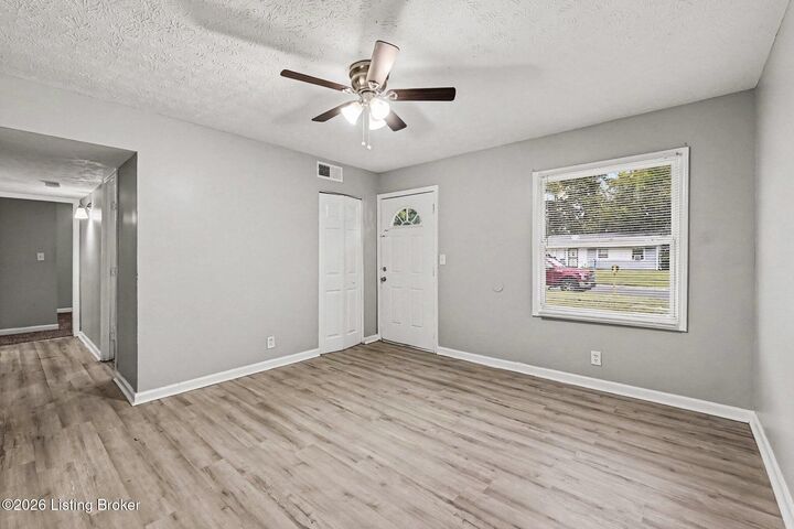 Property Photo: 5212 Cedrus Cir KY 40213
