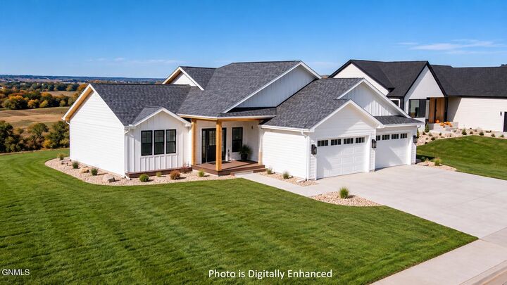 Property Photo:  4302 Elk Ridge Drive  ND 58503 