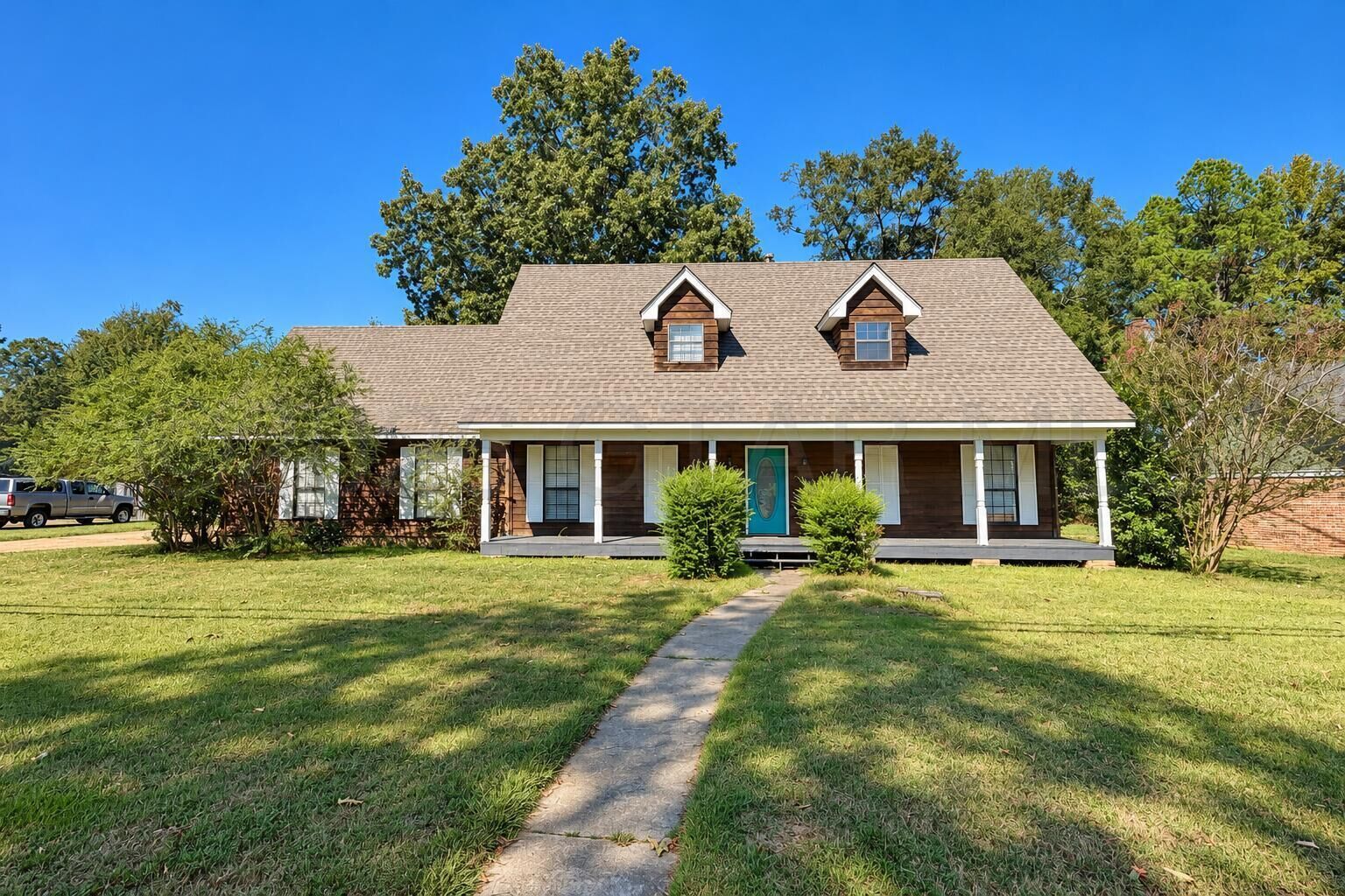 Property Photo: 206 Sherwood Drive MS 39705