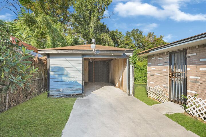 Property Photo: 7625 Pointer Street TX 77016