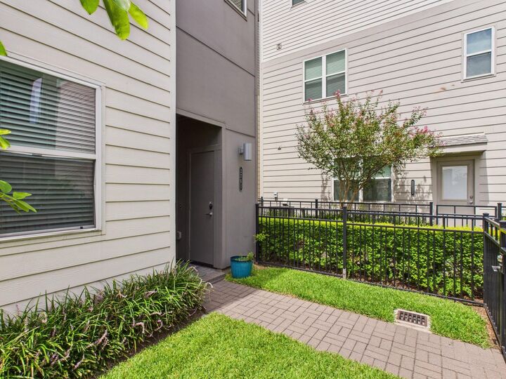 Property Photo:  2761 Clinton Drive  TX 77020 