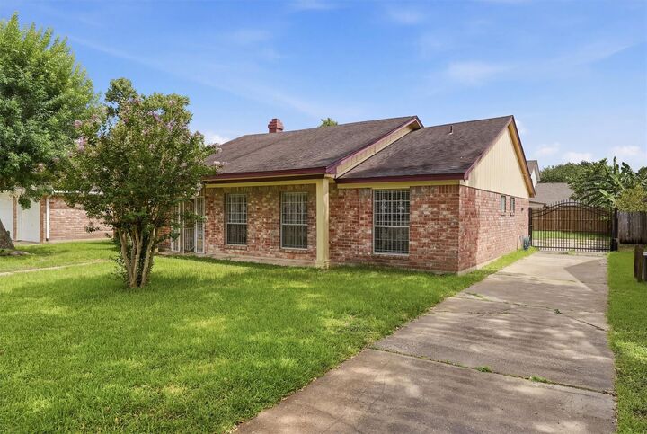 Property Photo:  12126 Pine Knoll Dr Drive  TX 77099 
