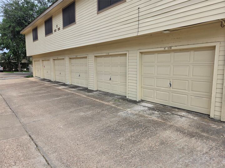 Property Photo:  2425 Holly Hall Street 107  TX 77054 