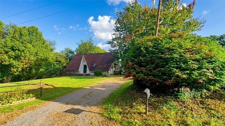 Property Photo: 370 Osee Road NC 28675