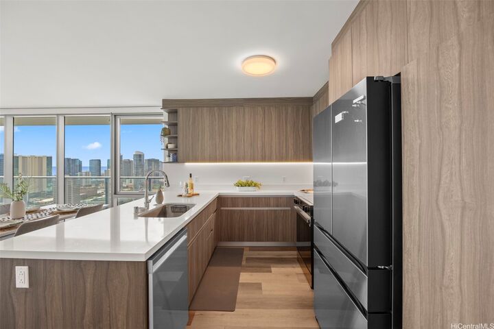 Property Photo:  1500 Rycroft Street 3518R  HI 96814 