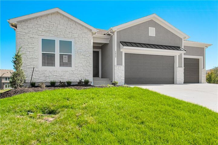 Property Photo: 1833 SW Arbor Park Drive MO 64082