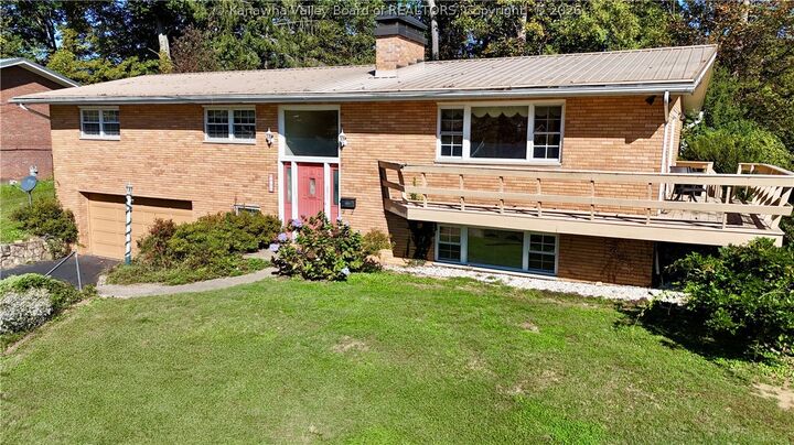 Property Photo: 2717 Lakeview Drive WV 25177