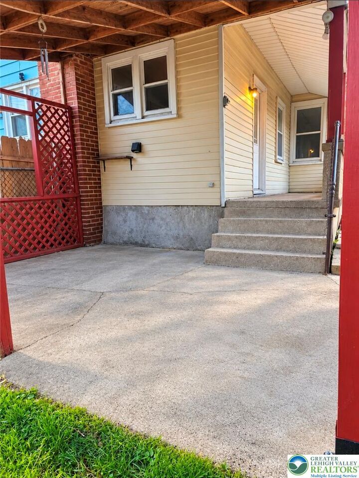 Property Photo:  1341 Pine Street  PA 18042 
