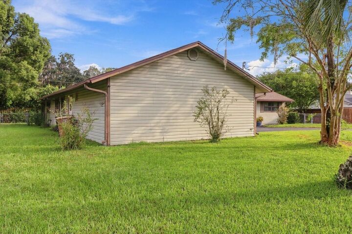 Property Photo: 2141 NE 9th Street FL 34470