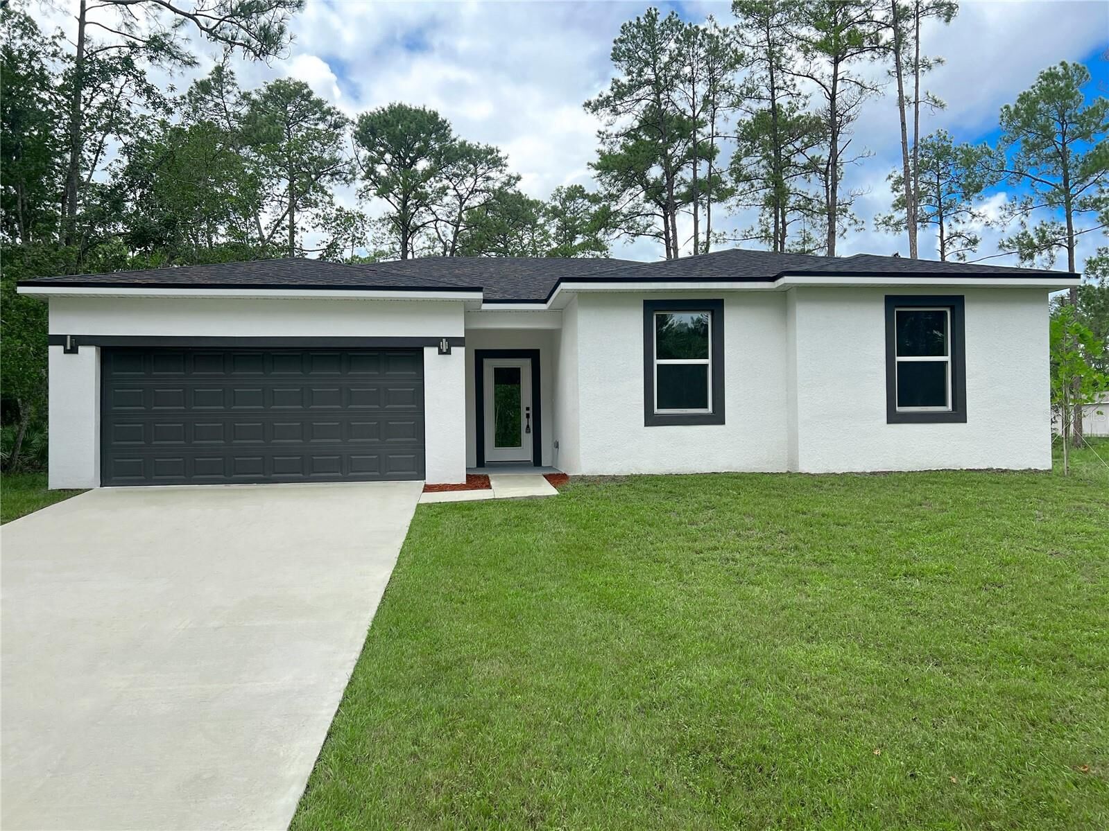 Property Photo: 979 East Parkway FL 32724