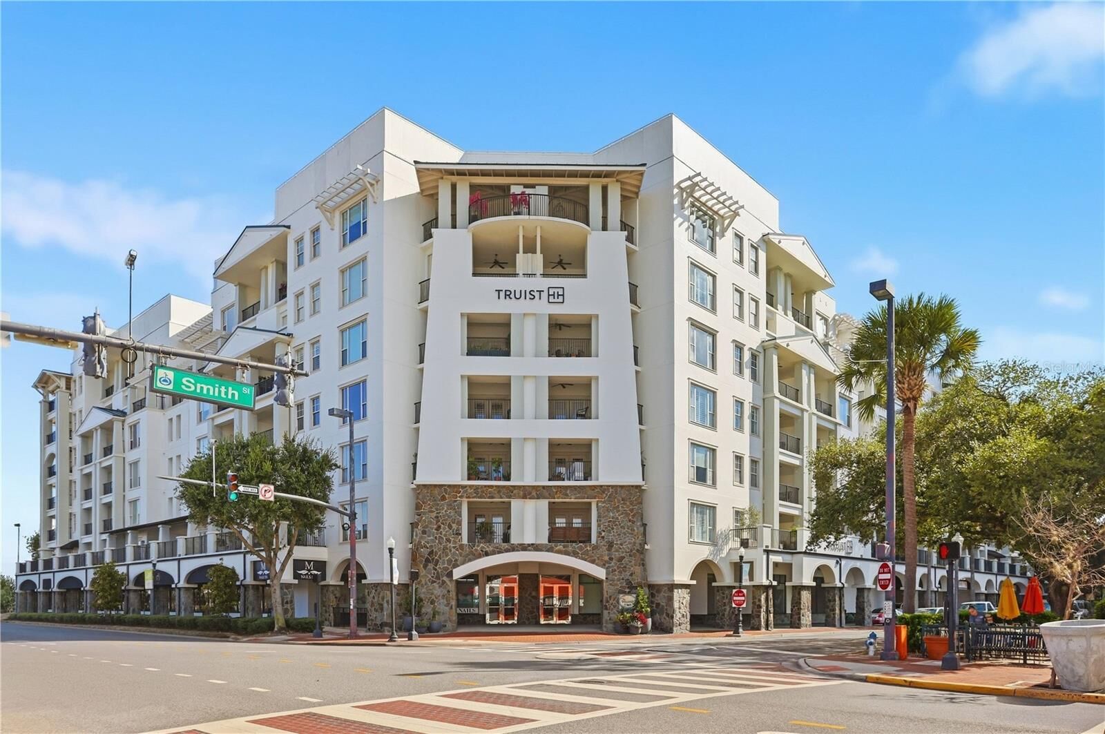 Property Photo: 2305 Edgewater Drive 1211 FL 32804