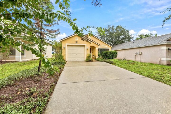 Property Photo:  609 Cape Cod Cir  FL 33594 