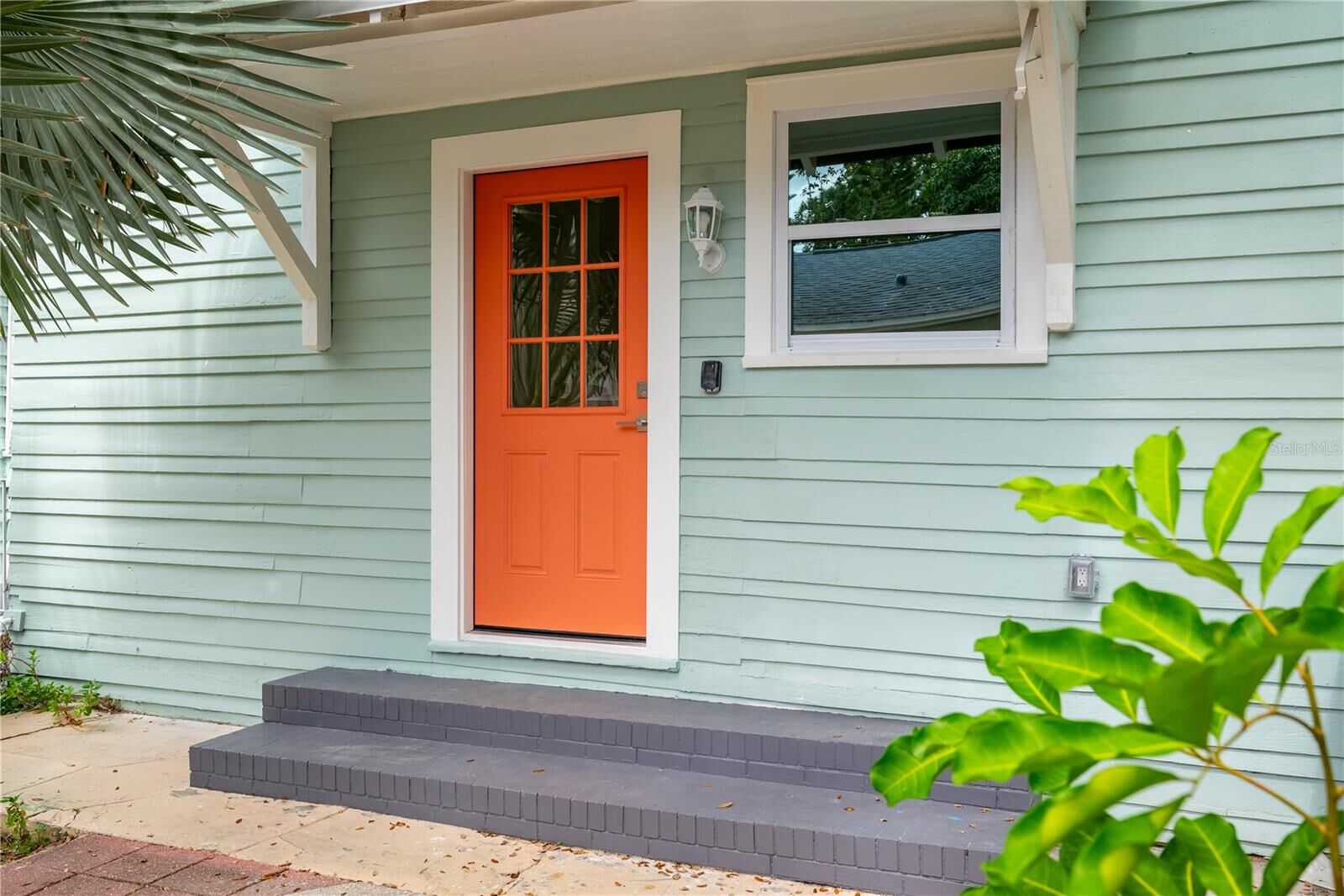 Property Photo:  607 N Osceola Avenue A  FL 33755 