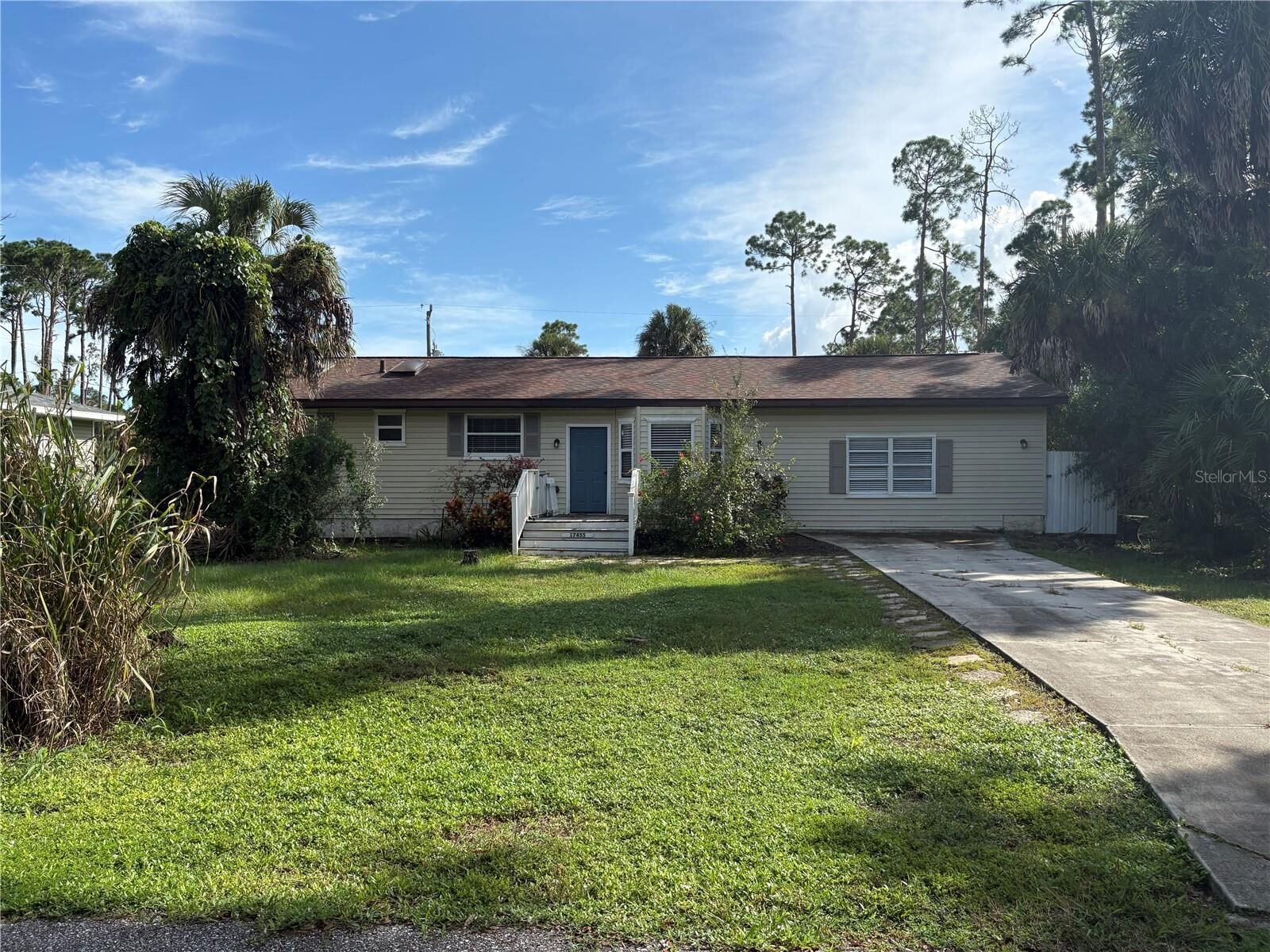 Property Photo: 17455 Masten Avenue FL 33954