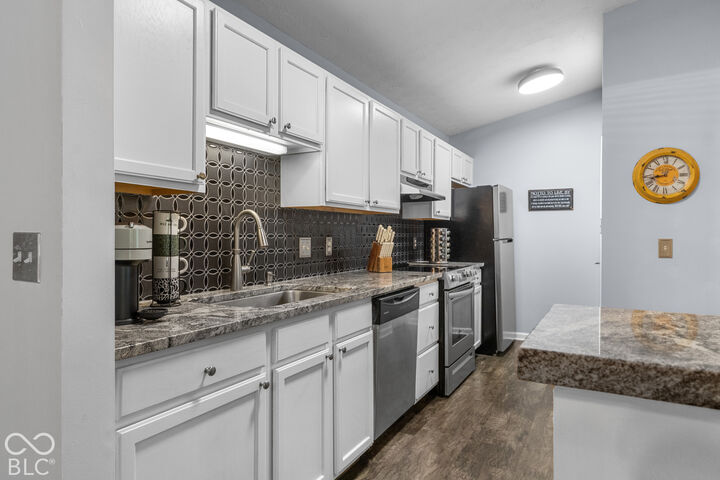 Property Photo: 233 Legends Creek Place Apt 208 IN 46229