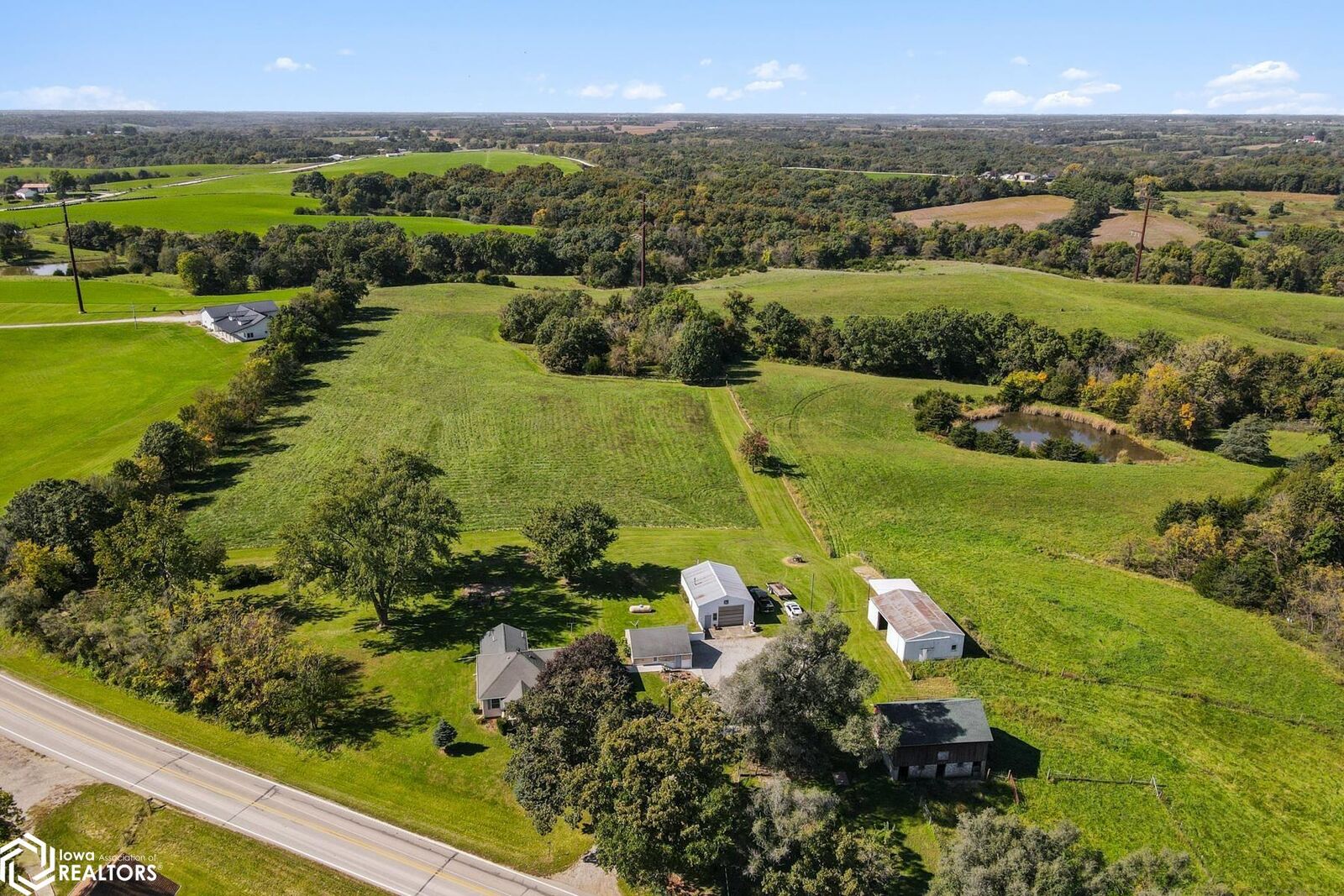 Property Photo: 4996 Lake Rd IA 52501
