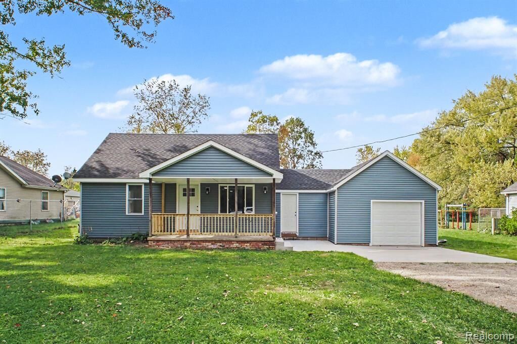 Property Photo:  2465 Howald Avenue  MI 48504 2363 