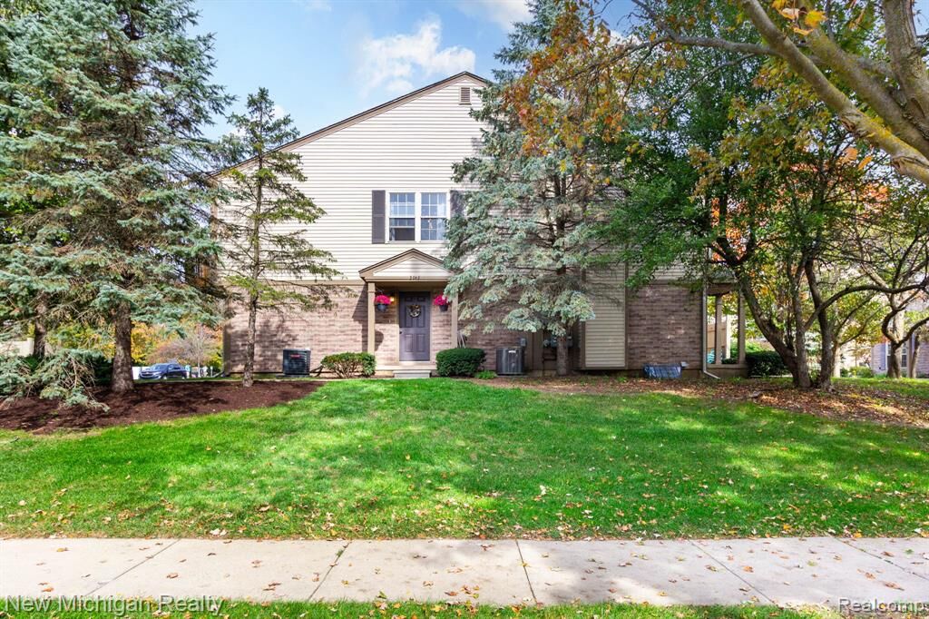 Property Photo:  3048 Forest Creek Court 48  MI 48108 5215 
