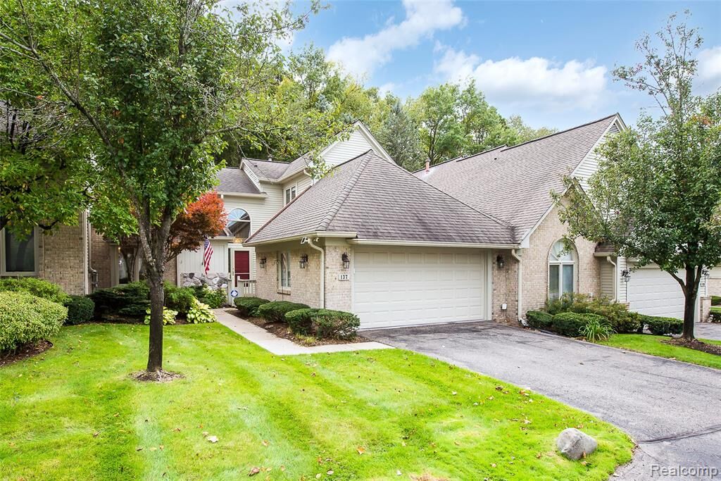 Property Photo: 137 Hampton Court MI 48168 1547