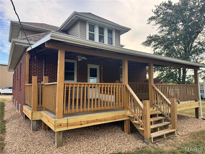 Property Photo:  307 E Pear Avenue  MO 65066 