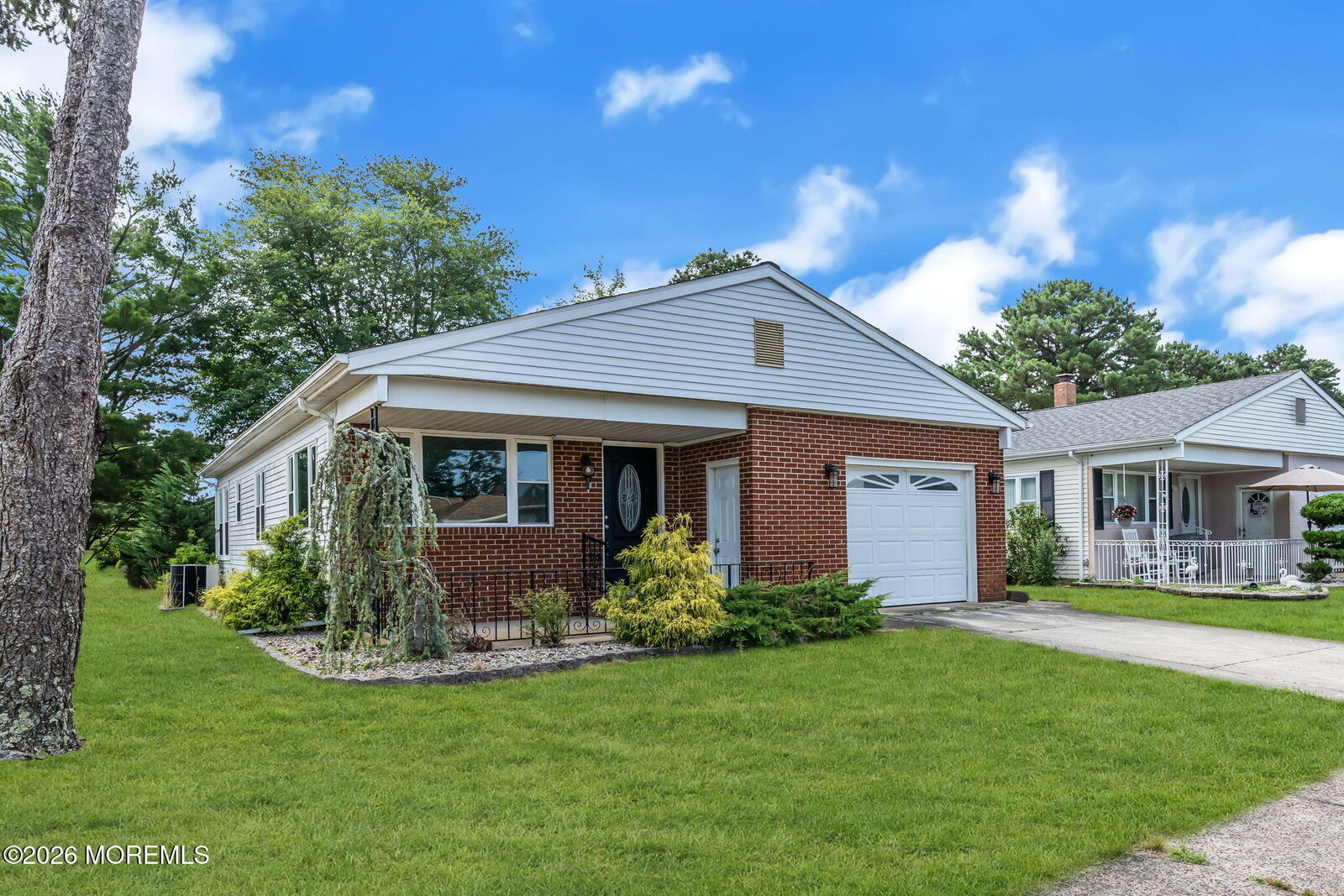 Property Photo:  2 Ashcroft Lane  NJ 08757 