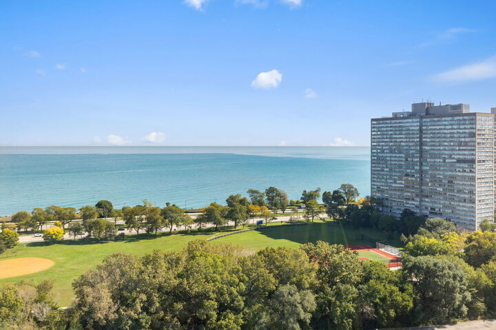 Property Photo:  4800 S Lake Park Avenue 2102  IL 60615 
