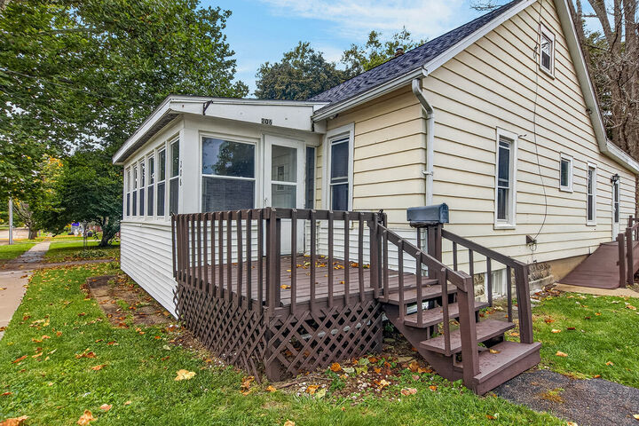 Property Photo:  206 W Main Street  IL 61054 