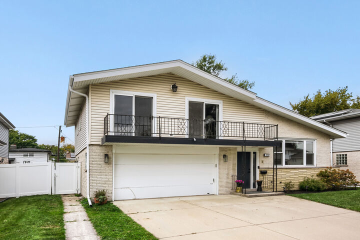Property Photo:  10932 S Kilbourn Avenue  IL 60453 
