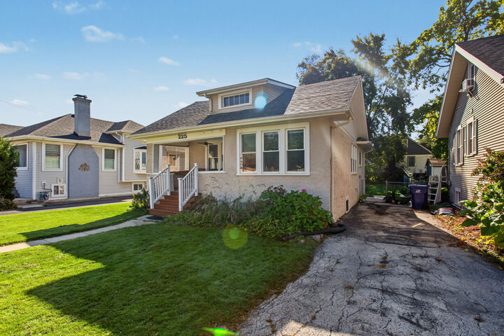 Property Photo: 225 W School Street IL 60181
