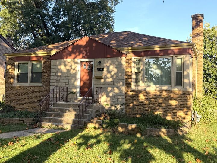 Property Photo: 2321 S 24th Avenue IL 60155