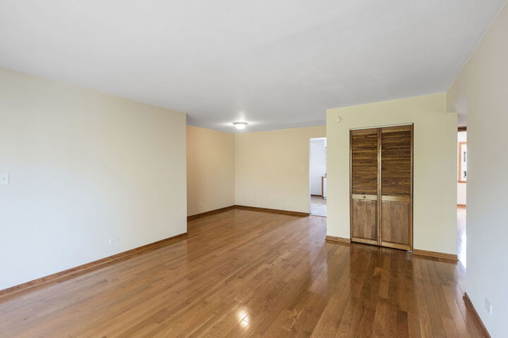Property Photo:  9400 Bay Colony Drive 2W  IL 60016 