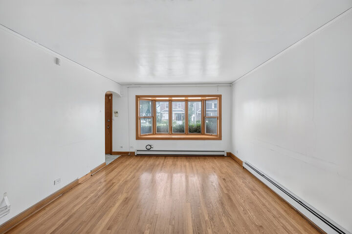 Property Photo:  8732 S East End Avenue  IL 60617 